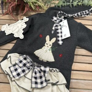 Conjunto negro sudadera conejo