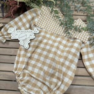 Pelele cuadros mostaza Victoria Moral